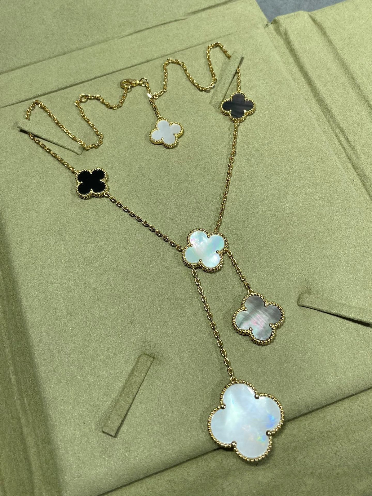 [⭐⭐JeweliWhal]CLOVER 6 MOTIF MOP ONYX GOLD NECKLACE