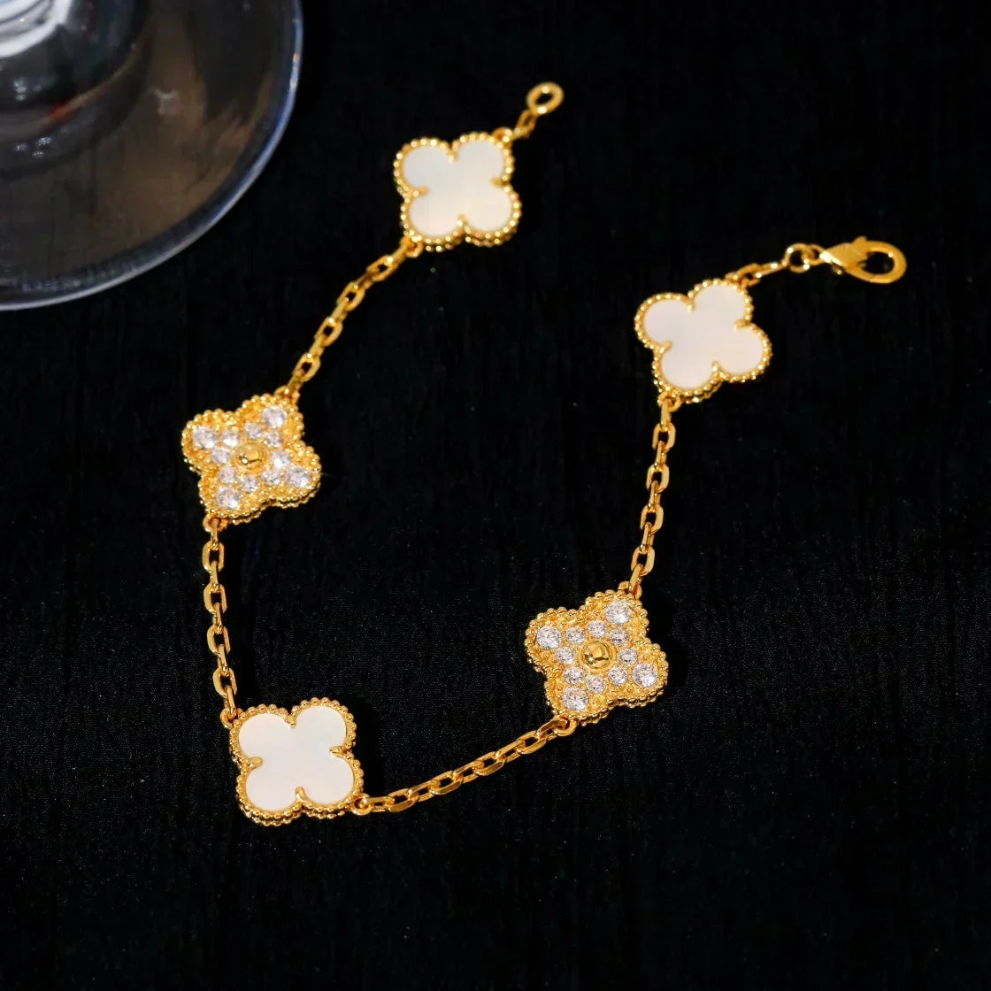 [⭐⭐JeweliWhal]CLOVER WHITE PEARL MOP 5 MOTIF BRACELET COLLECTION