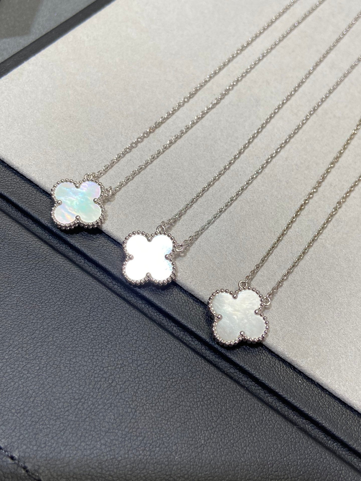 [⭐⭐JeweliWhal]CLOVER MEDIUM KETTE SILBER WEISS PERLMUTT