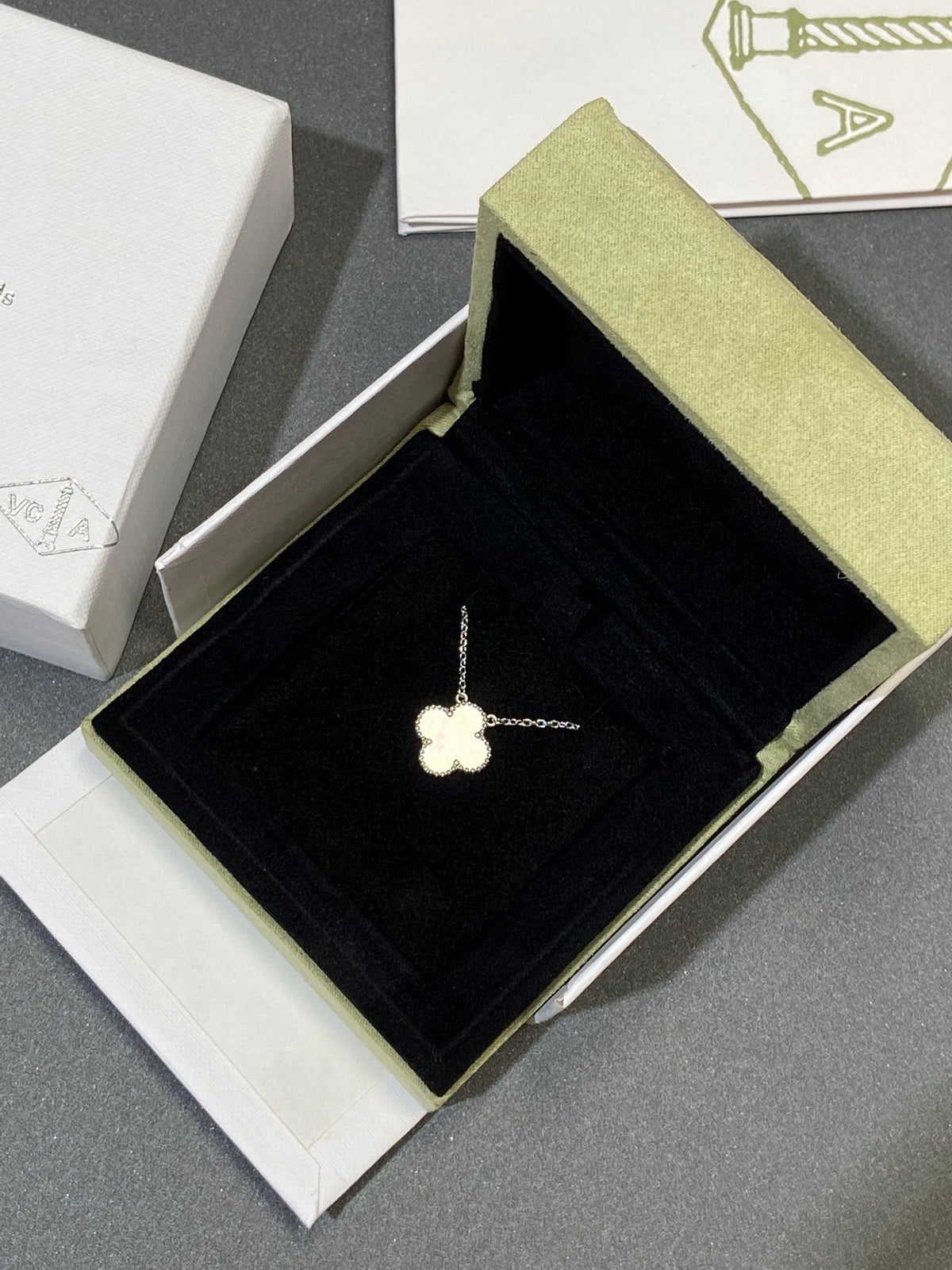 [⭐⭐JeweliWhal]CLOVER MEDIUM KETTE SILBER WEISS PERLMUTT