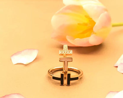 [JeweliWhal]T SMALL ONYX PINK GOLD RING