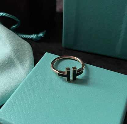 [JeweliWhal]T SMALL ONYX PINK GOLD RING