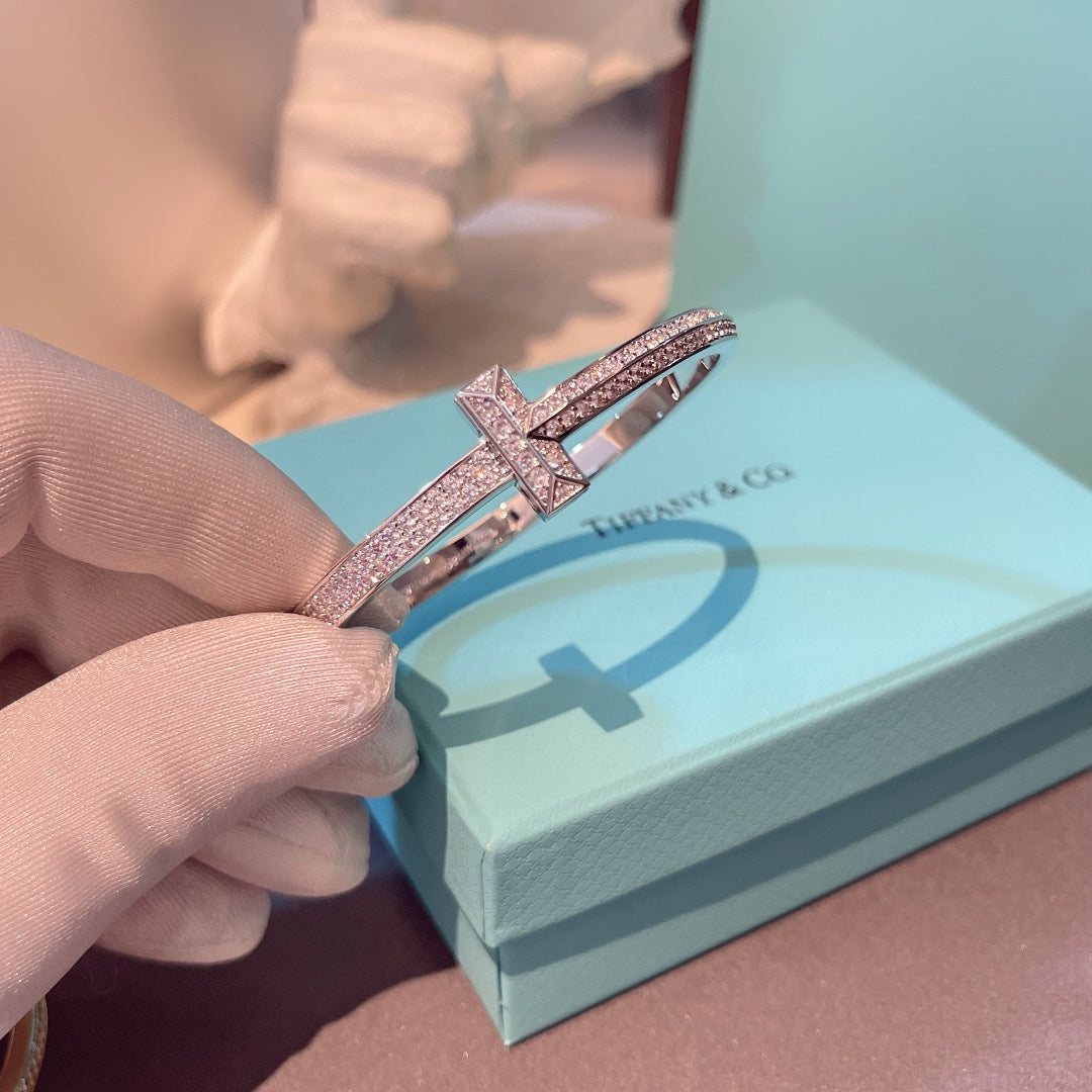 [JeweliWhal]T1 WIDE HINGED BANGLE DIAMOND PAVED BRACELET