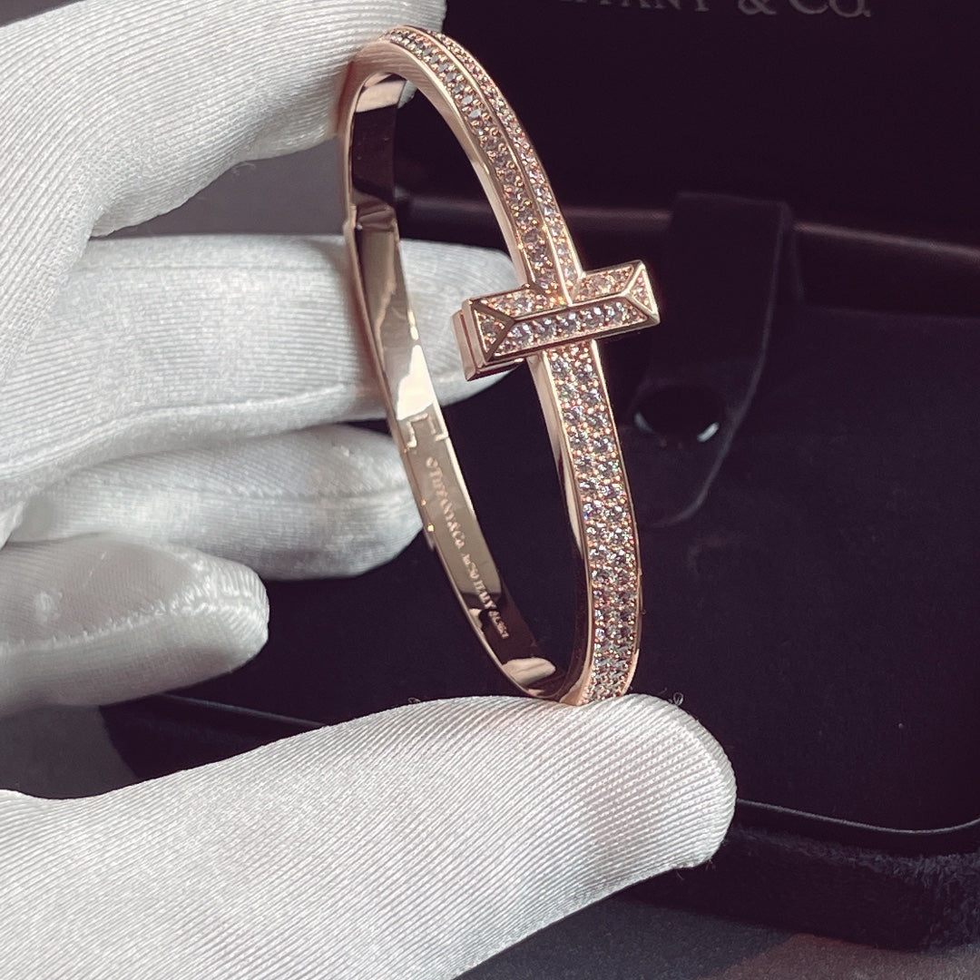 [JeweliWhal]T1 WIDE HINGED BANGLE DIAMOND PAVED BRACELET