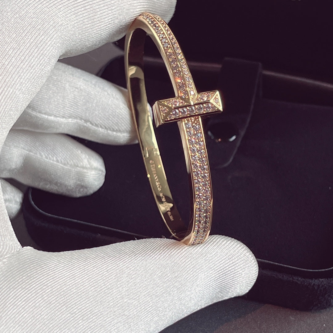 [JeweliWhal]T1 WIDE HINGED BANGLE DIAMOND PAVED BRACELET