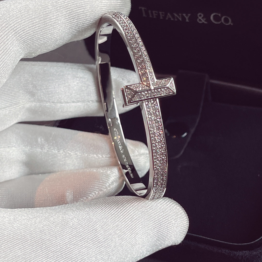 [JeweliWhal]T1 WIDE HINGED BANGLE DIAMOND PAVED BRACELET