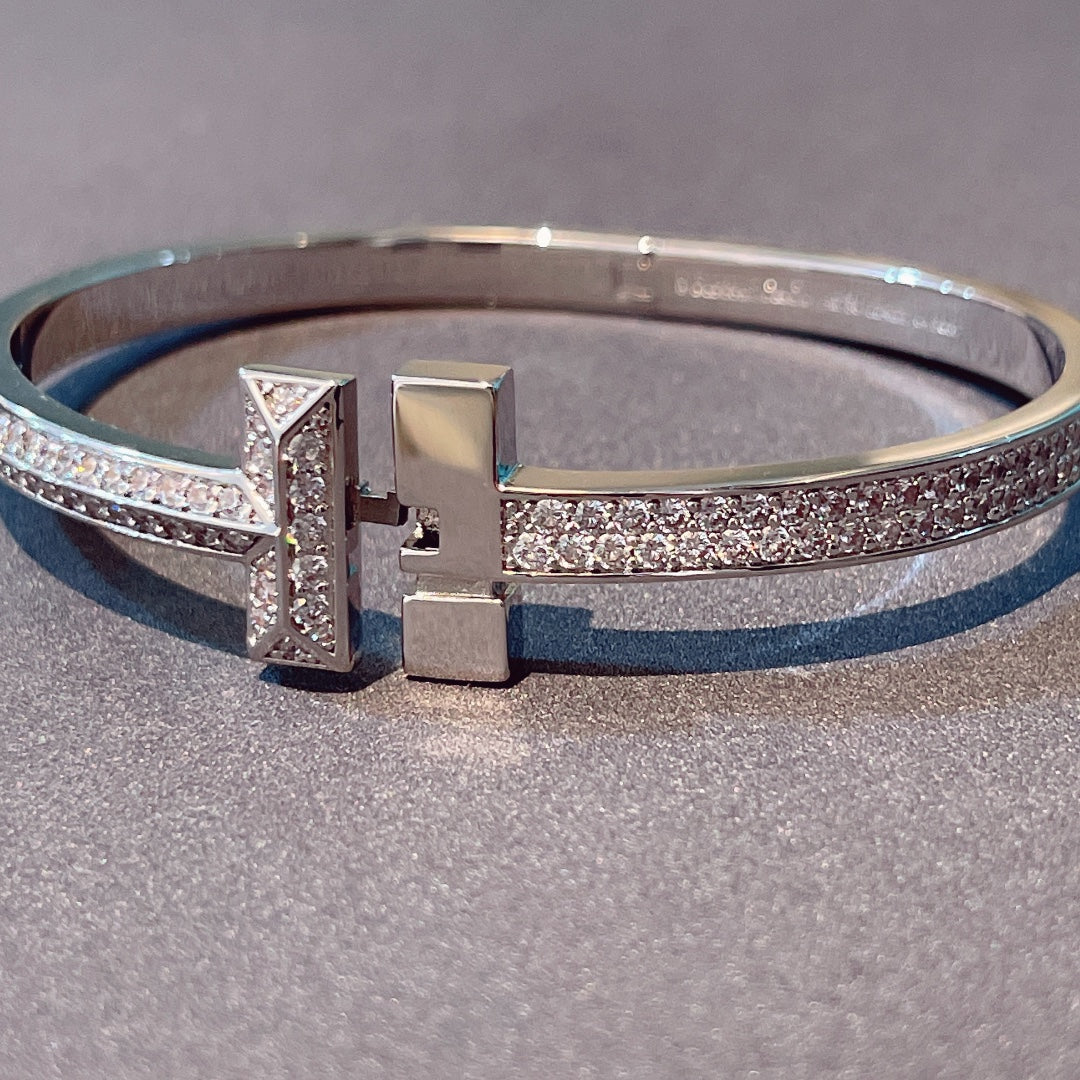 [JeweliWhal]T1 WIDE HINGED BANGLE DIAMOND PAVED BRACELET