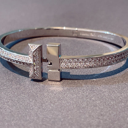 [JeweliWhal]T1 WIDE HINGED BANGLE DIAMOND PAVED BRACELET
