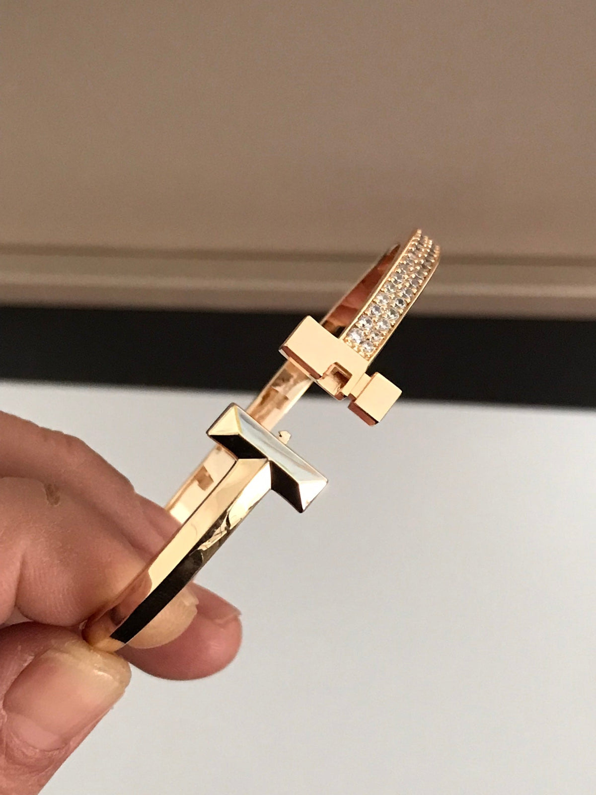 [JeweliWhal]T1 WIDE DIAMOND HINGED BANGLE PINK GOLD