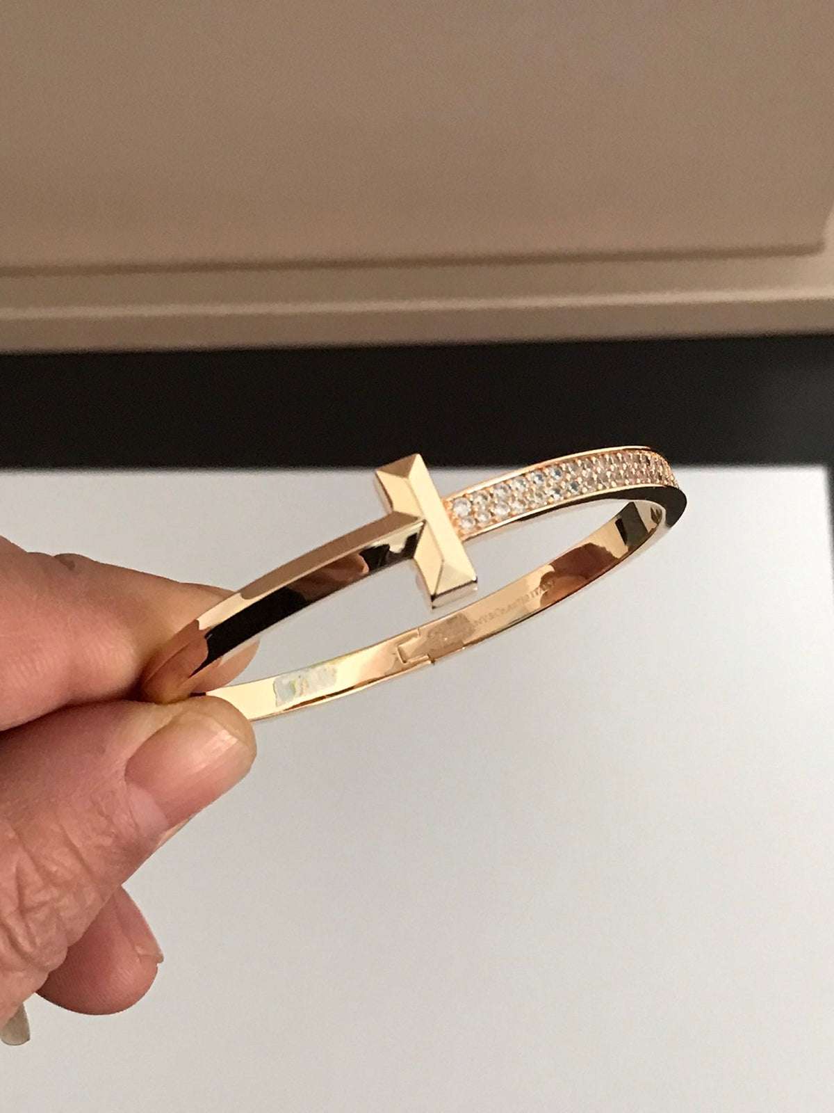 [JeweliWhal]T1 WIDE DIAMOND HINGED BANGLE PINK GOLD