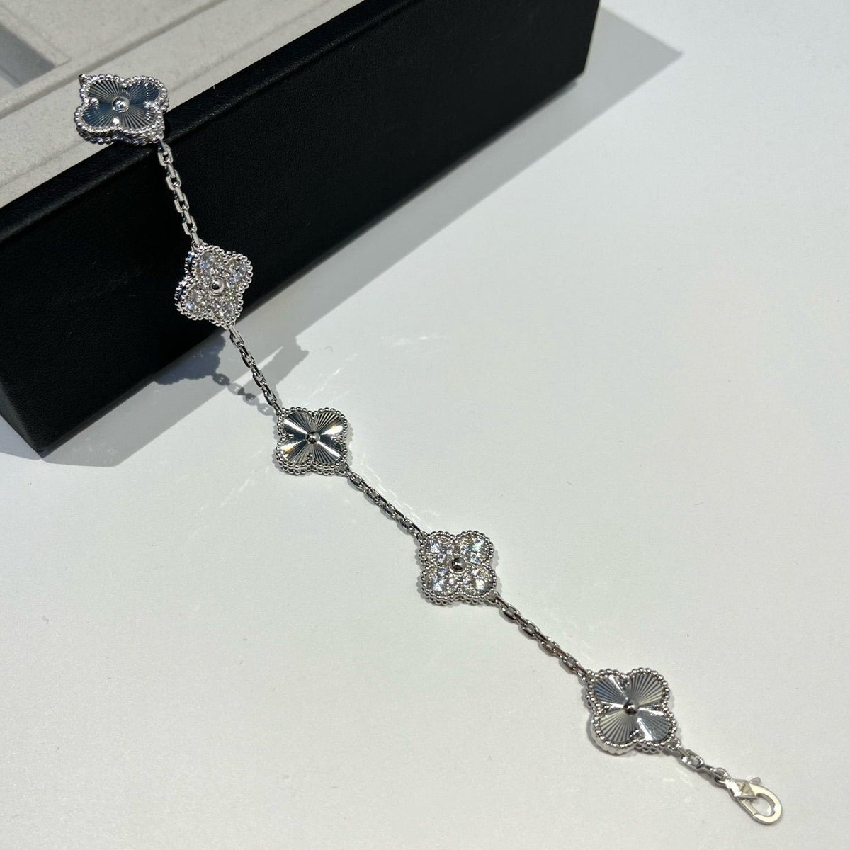 [⭐⭐JeweliWhal] CLOVER 5 MOTIF LASER BRACELET COLLECTION