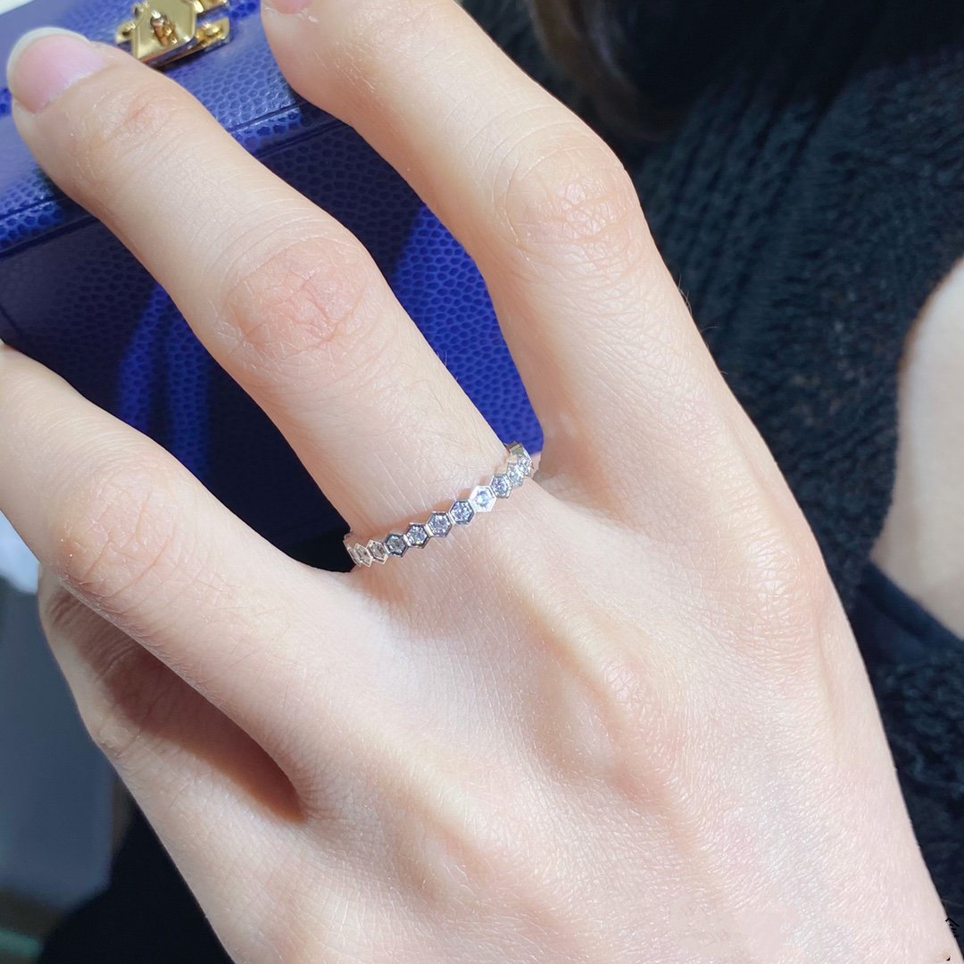 [⭐⭐JeweliWhal] KLEINER RING MIT BIENEN-DIAMANT-PAVÉ