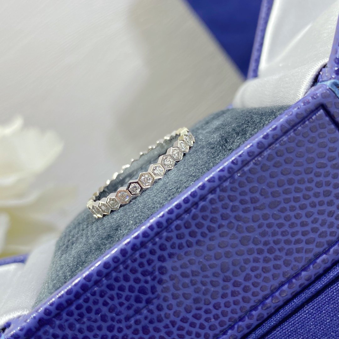 [⭐⭐JeweliWhal] KLEINER RING MIT BIENEN-DIAMANT-PAVÉ