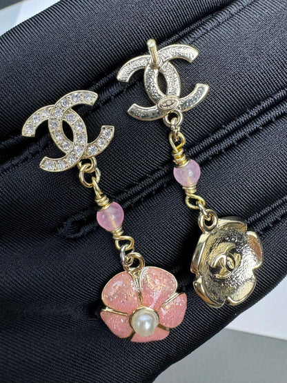 [⭐⭐JeweliWhal]26C Rosa Kamelien-Emaille-Anhänger mit CC-Ohrringen
