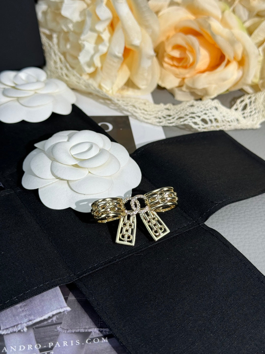 [⭐⭐JeweliWhal]25K Hollow Bow Brooch