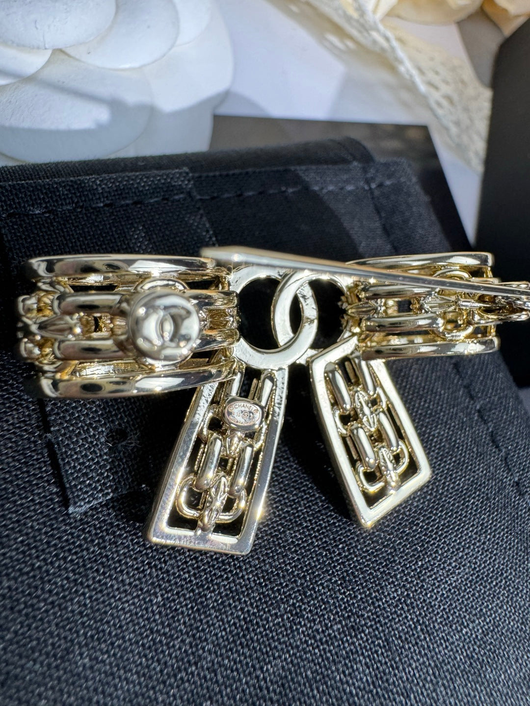 [⭐⭐JeweliWhal]25K Hollow Bow Brooch