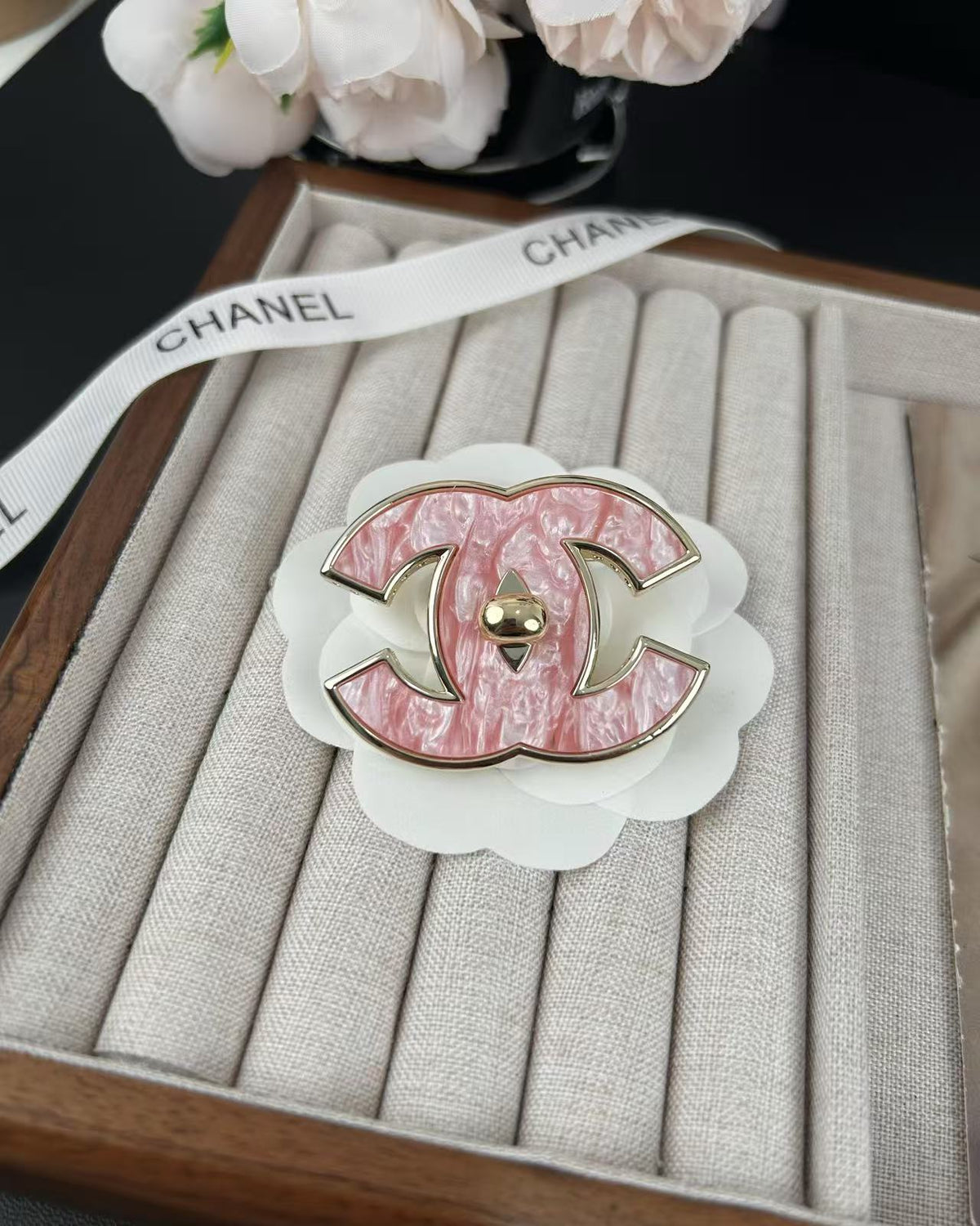 [⭐⭐JeweliWhal]Pink Resin Classic Brooch 5cm