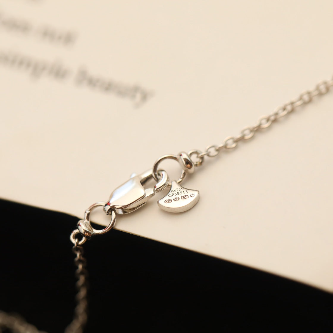 [JeweliWhal]]wild flower diamond line pendant