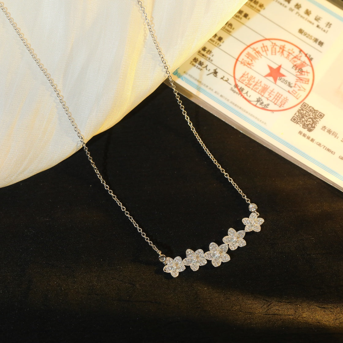 [JeweliWhal]]wild flower diamond line pendant