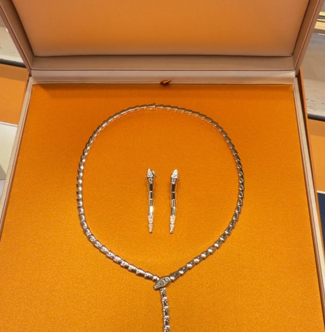 [⭐⭐JeweliWhal]NEW！SERPENT DIAMOND NECKLACE