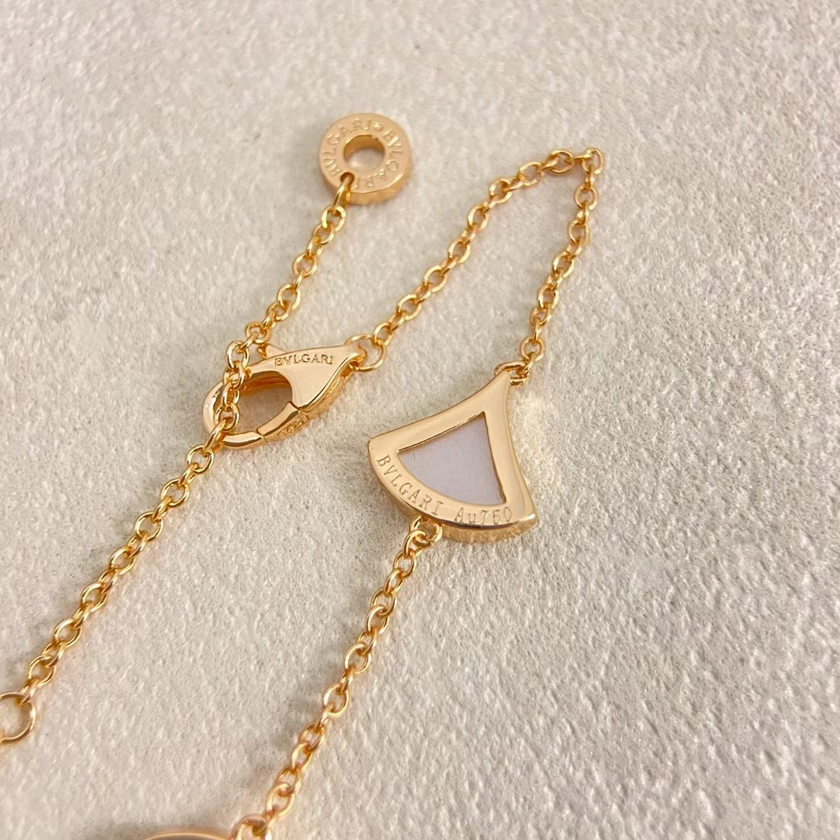 [⭐⭐JeweliWhal]NEUHEIT: BLUMENKLEID MIT ZEHN BLÜTEN UND GOLDHALSKETTE