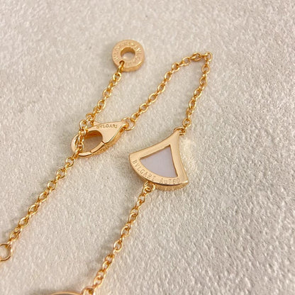 [⭐⭐JeweliWhal]NEUHEIT: BLUMENKLEID MIT ZEHN BLÜTEN UND GOLDHALSKETTE