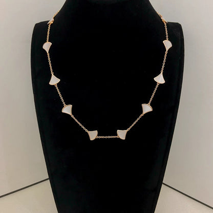 [⭐⭐JeweliWhal]NEUHEIT: BLUMENKLEID MIT ZEHN BLÜTEN UND GOLDHALSKETTE