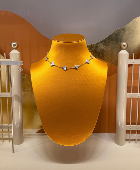 [⭐⭐JeweliWhal]NEW ARRIVAL: TEN-FLOWER DRESS AND GOLD NECKLACE