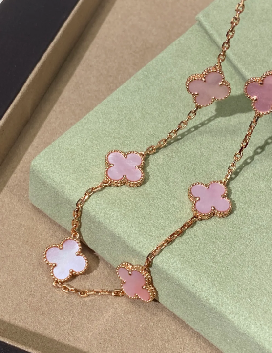 [⭐⭐JeweliWhal Jewellery] Pink Necklace with Ten Clover Designs