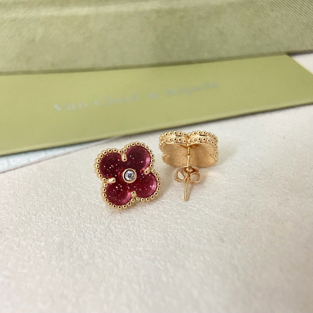 [⭐⭐JeweliWhal]2026 NEW  CLOVER 1 MOTIFPINK ENAMEL STUD EARRINGS WITH DIAMONDS