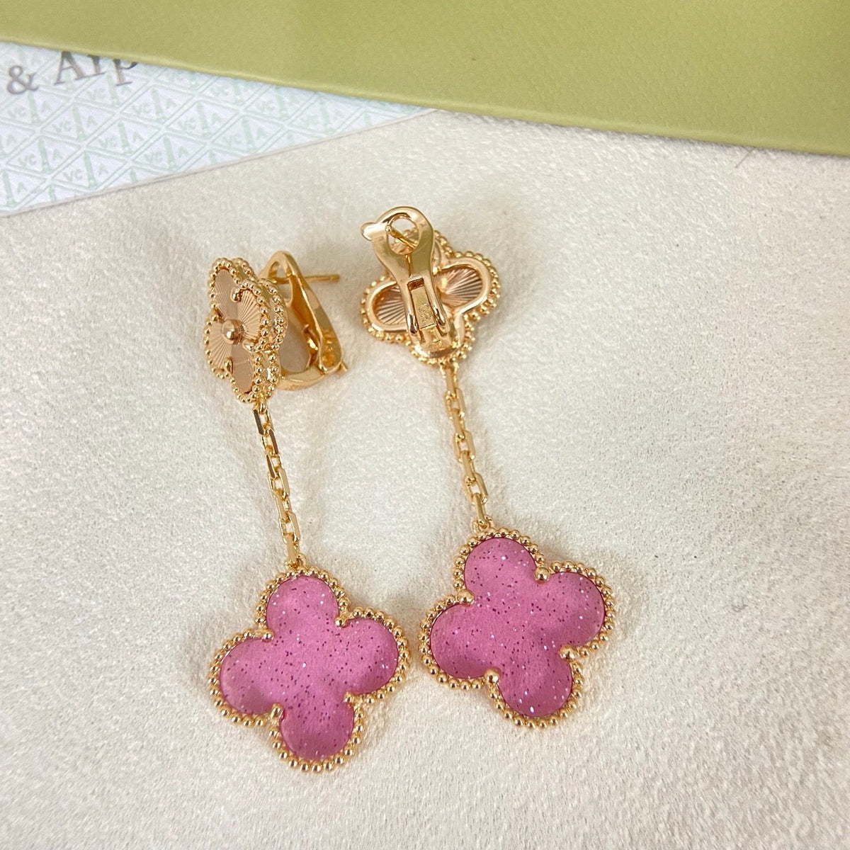 [⭐⭐JeweliWhal]2026 NEW CLOVER 2 MOTIF  BUBBLE PINK ENAMEL