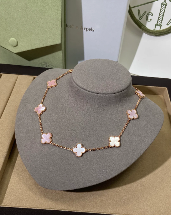 [⭐⭐JeweliWhal Jewellery] Pink Necklace with Ten Clover Designs
