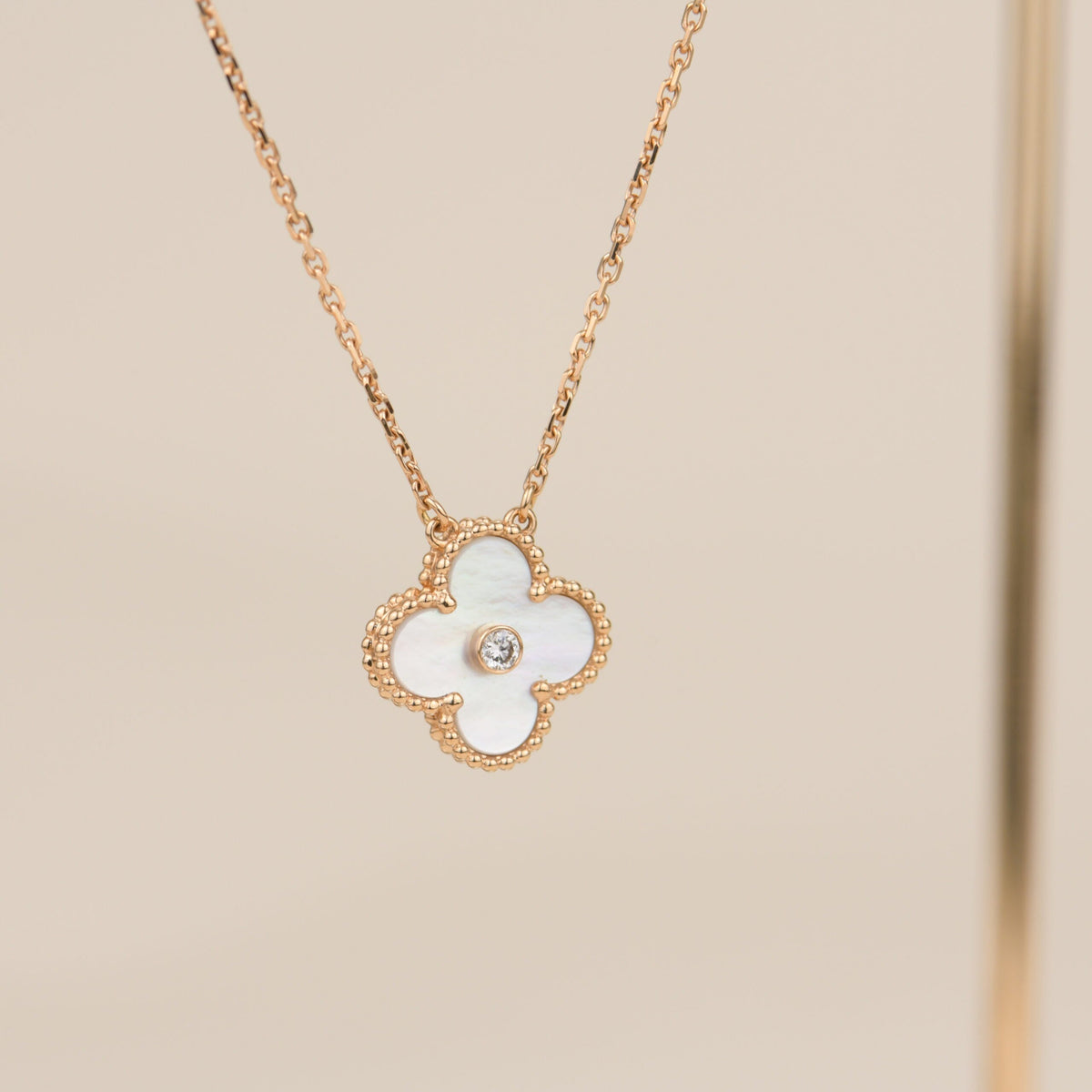 [⭐⭐JeweliWhal]CLOVER 15MM DIAMOND WHITE FRITILLARIA NECKLACE