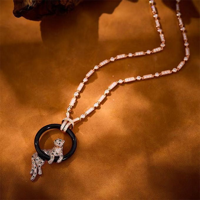 [⭐⭐JeweliWhal Schmuck]NEUE KETTE MIT SCHWARZEM PANTHER-KREIS UND VOLLDIAMANTEN-BESATZ