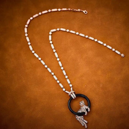 [⭐⭐JeweliWhal Schmuck]NEUE KETTE MIT SCHWARZEM PANTHER-KREIS UND VOLLDIAMANTEN-BESATZ
