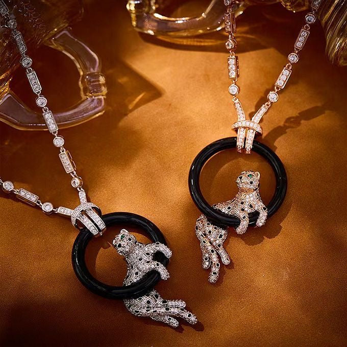 [⭐⭐JeweliWhal Schmuck]NEUE KETTE MIT SCHWARZEM PANTHER-KREIS UND VOLLDIAMANTEN-BESATZ
