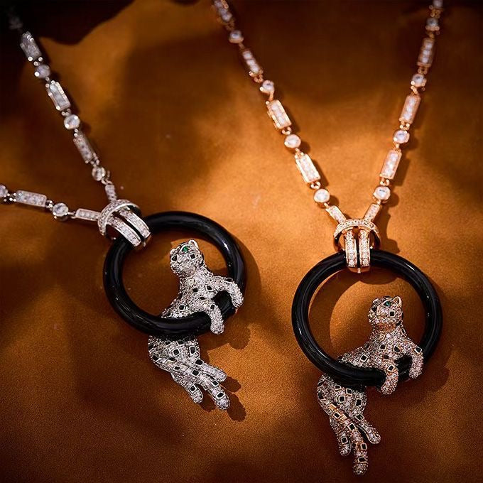 [⭐⭐JeweliWhal Schmuck]NEUE KETTE MIT SCHWARZEM PANTHER-KREIS UND VOLLDIAMANTEN-BESATZ