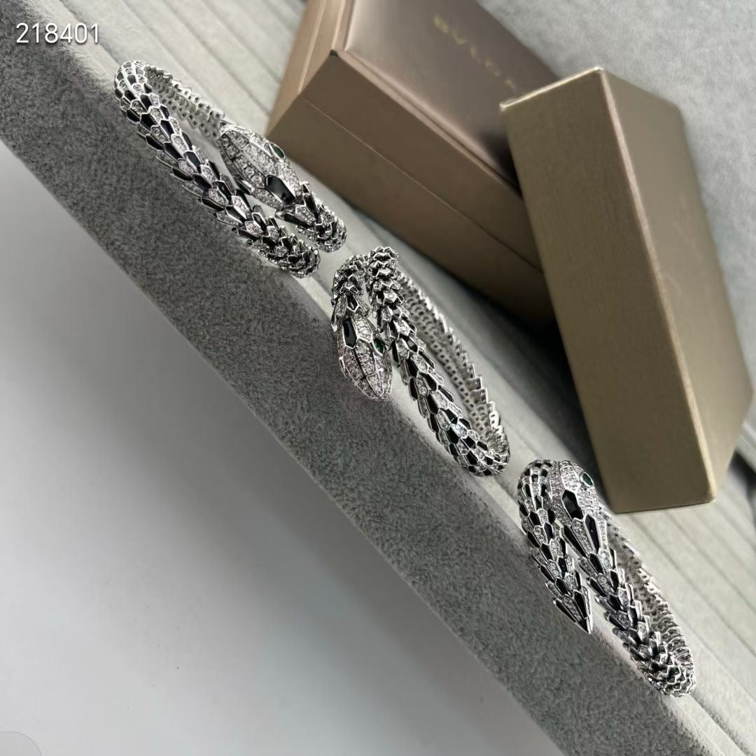 [⭐⭐JeweliWhal]NEW OBSIDIAN & DIAMOND SERPENT BRACELET