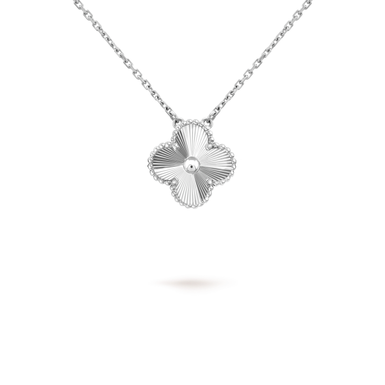 [⭐⭐JeweliWhal]CLOVER 15MM LASER NECKLACE SILVER