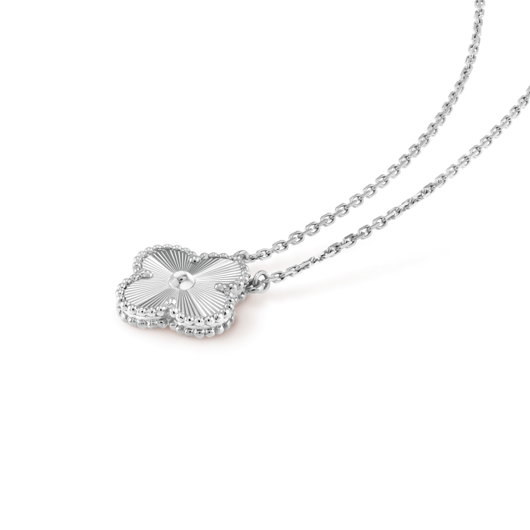 [⭐⭐JeweliWhal]CLOVER 15MM LASER NECKLACE SILVER