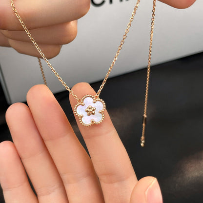 [⭐⭐JeweliWhal]LUCKY  WHITE MOP  PLUM BLOSSOM NECKLACE