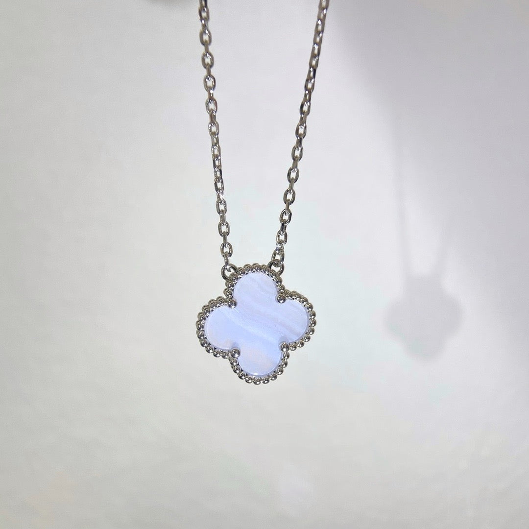[⭐⭐JeweliWhal]CLOVER 15MM BLUE CHALCEDONY NECKLACE SILVER