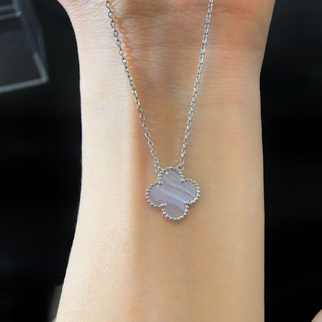 [⭐⭐JeweliWhal]CLOVER 15MM BLUE CHALCEDONY NECKLACE SILVER