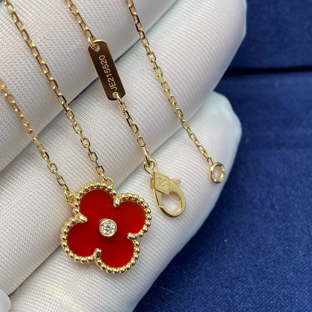 [⭐⭐JeweliWhal]CLOVER 15MM DIAMOND CARNELIAN NECKLACE