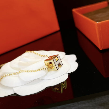 [⭐⭐JeweliWhal]H WHITE SQUARE GOLD NECKLACE