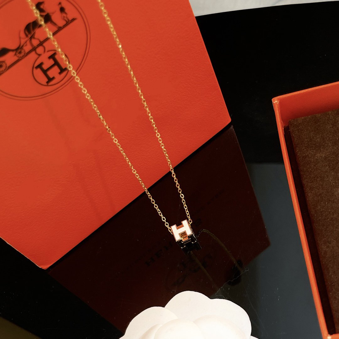 [⭐⭐JeweliWhal]H WHITE SQUARE GOLD NECKLACE