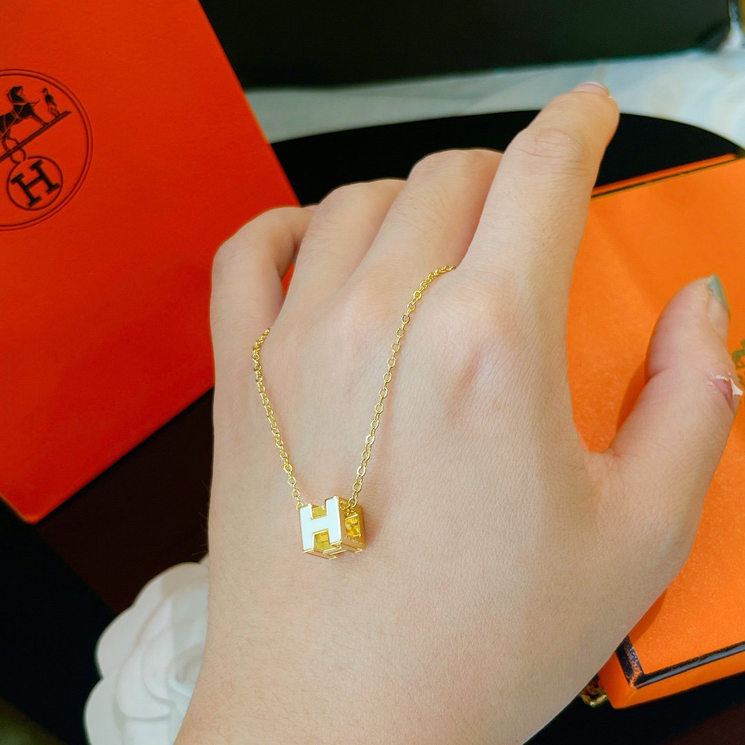 [⭐⭐JeweliWhal]H WHITE SQUARE GOLD NECKLACE