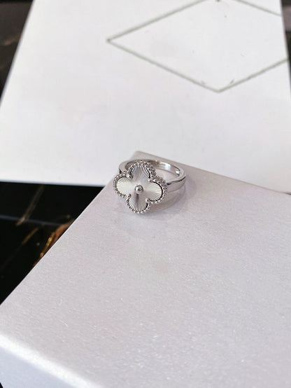 [⭐⭐JeweliWhal]CLOVER SILVER RING