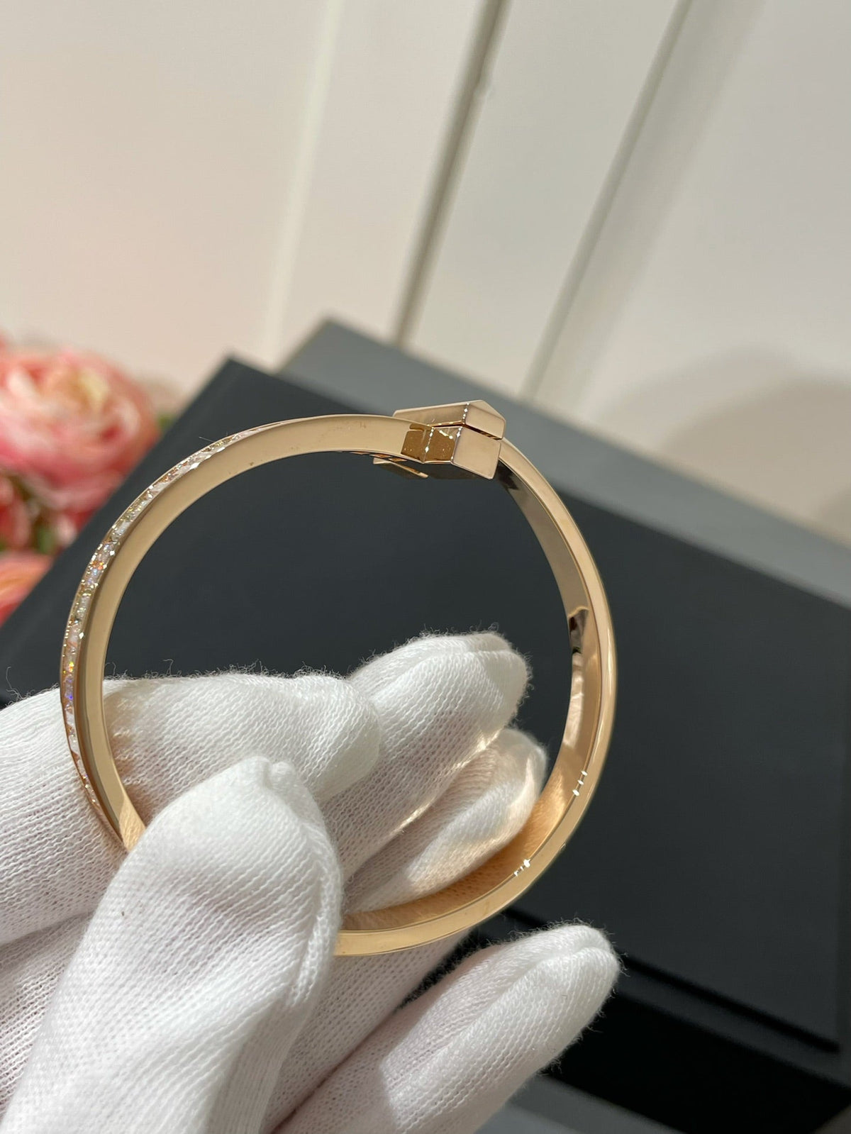 [JeweliWhal]WIDE HINGED BANGLE PINK GOLD WITH BAGUETTE DIAMONDS