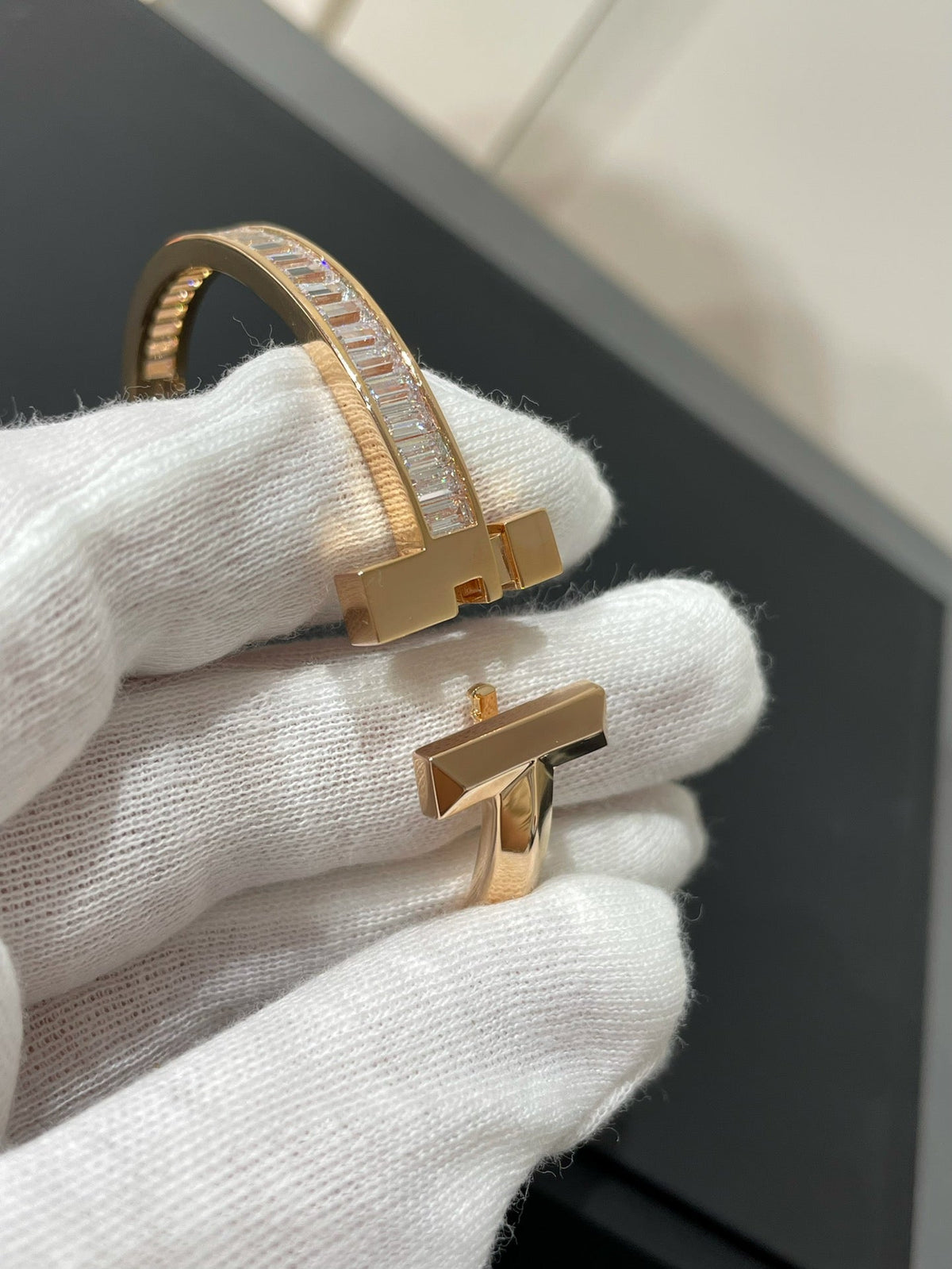 [JeweliWhal]WIDE HINGED BANGLE PINK GOLD WITH BAGUETTE DIAMONDS